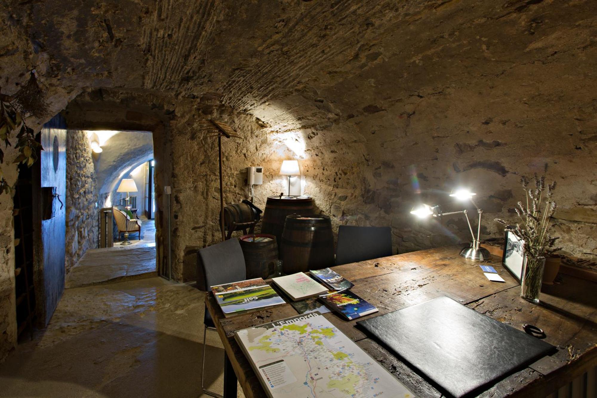 Encis D'Emporda -Adults Only- Guest House Casavells Exterior photo